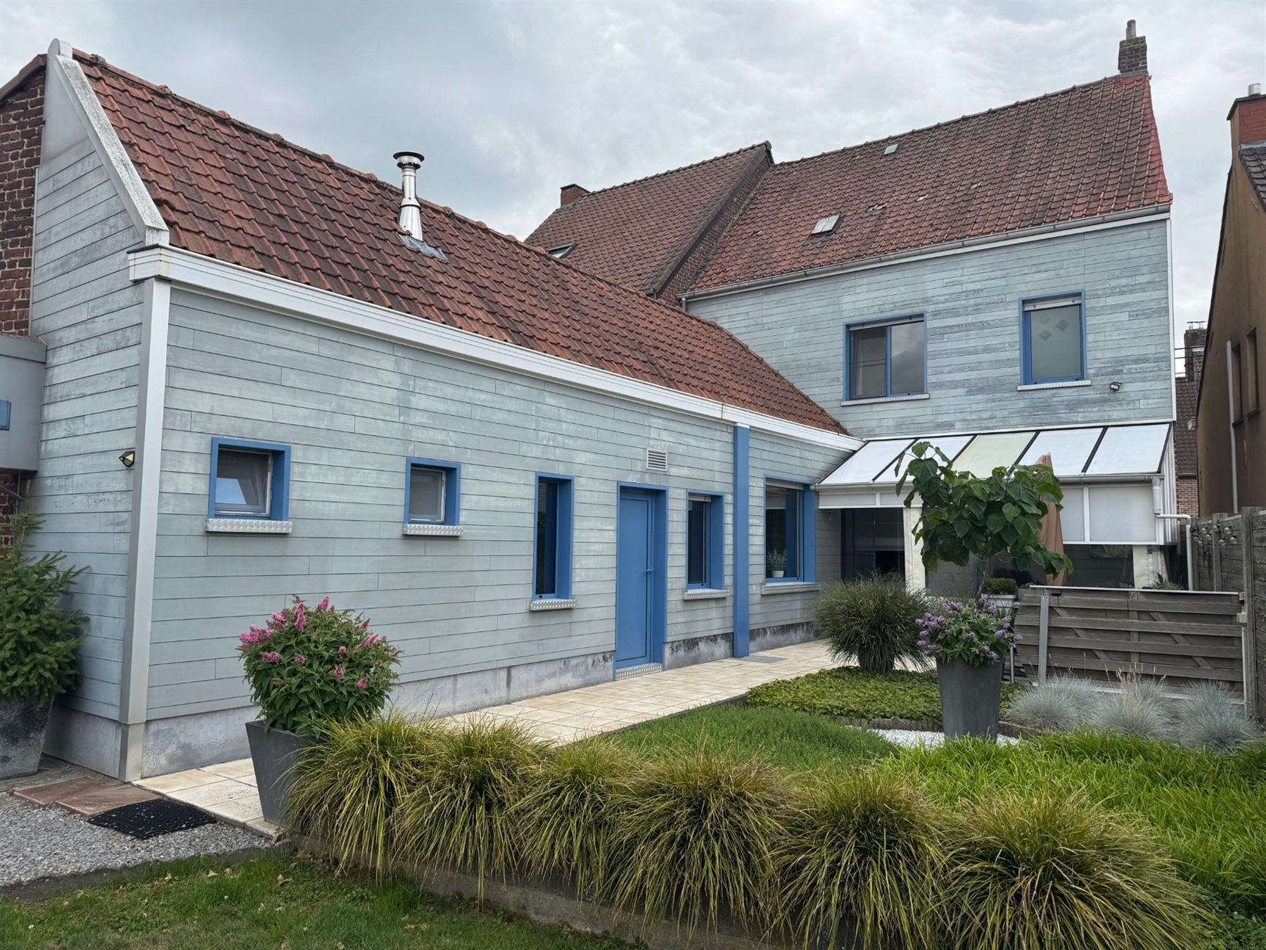 Hoofdfoto van de publicatie: Goed onderhouden woning met loods op 495 m²