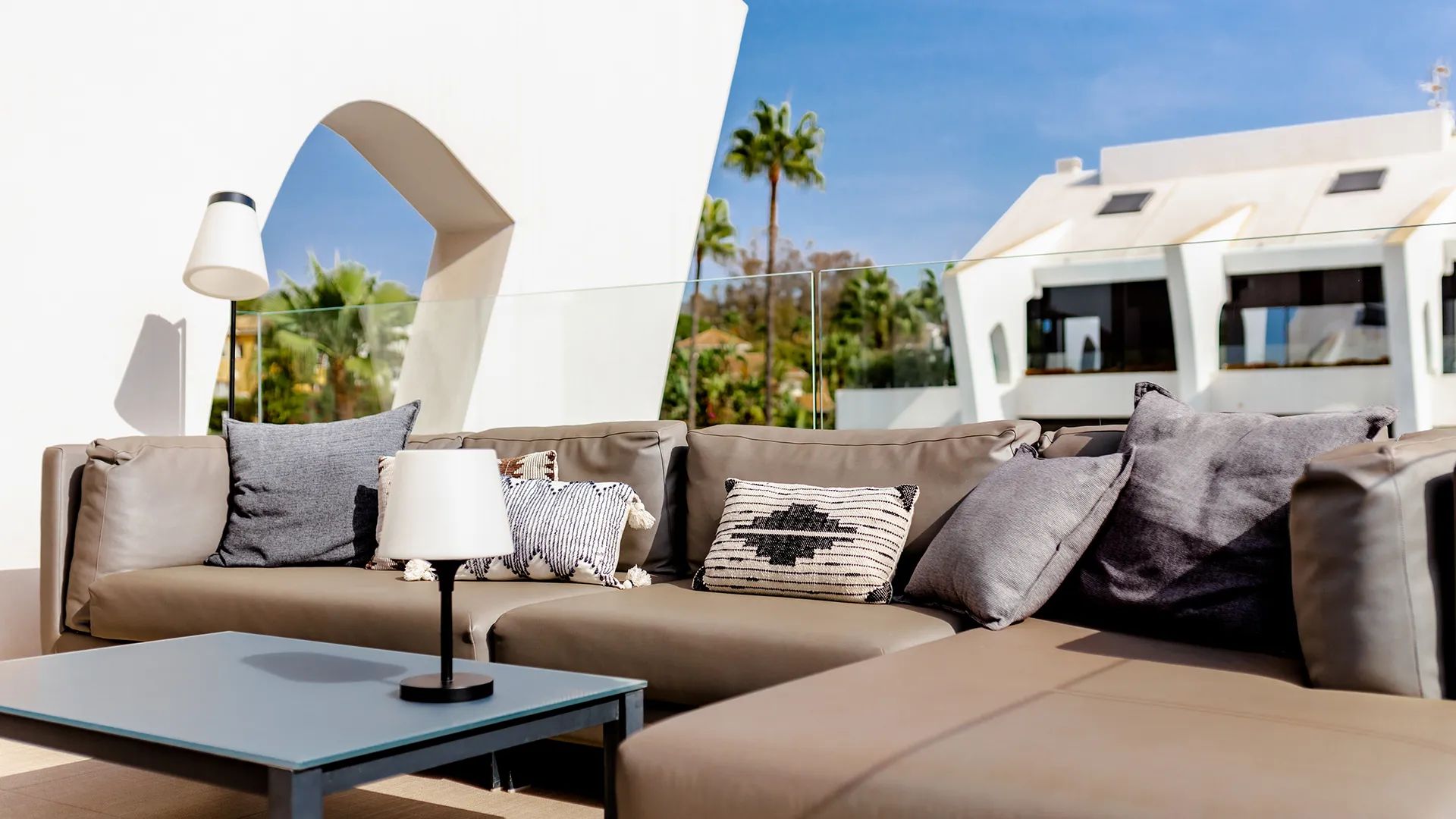 Luxe penthouse in Marbella Oost: jouw droom aan het strand! foto 11