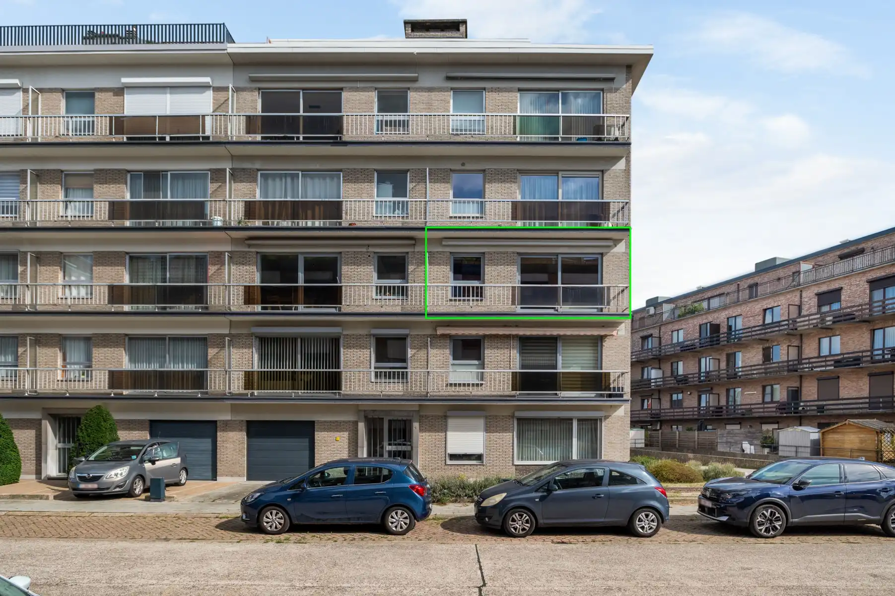 Goed gelegen 3-slaapkamerappartement met garage foto {{pictureIndex}}