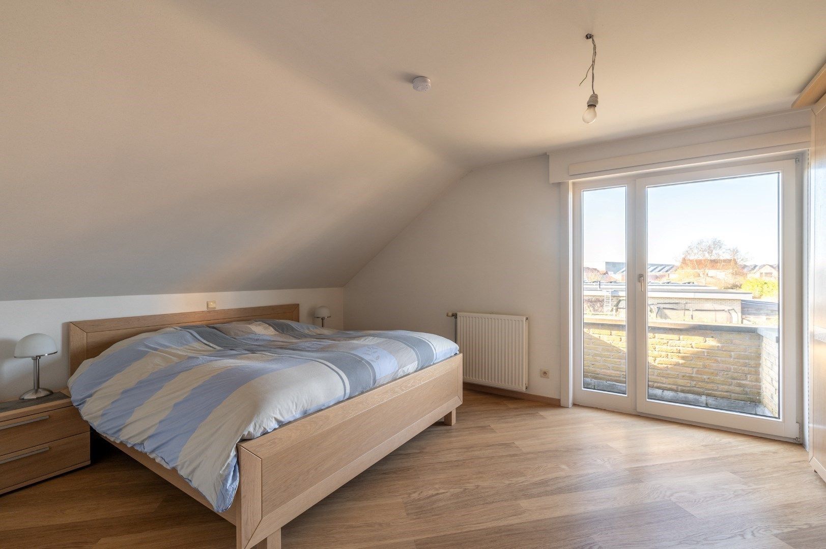 Instapklare woning met inpandige garage, 4 slk + bureau en zonnige ligging. foto 14