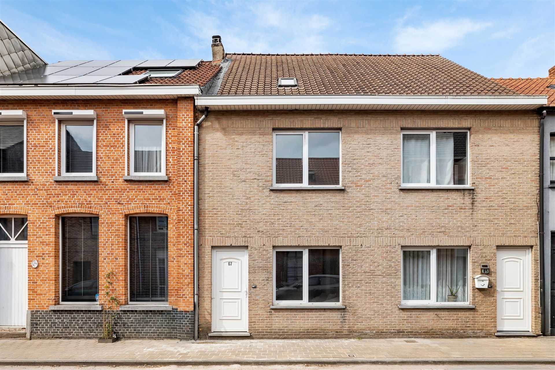 Instapklare gezinswoning met 3 slaapkamers in centrum Sint-Niklaas foto {{pictureIndex}}
