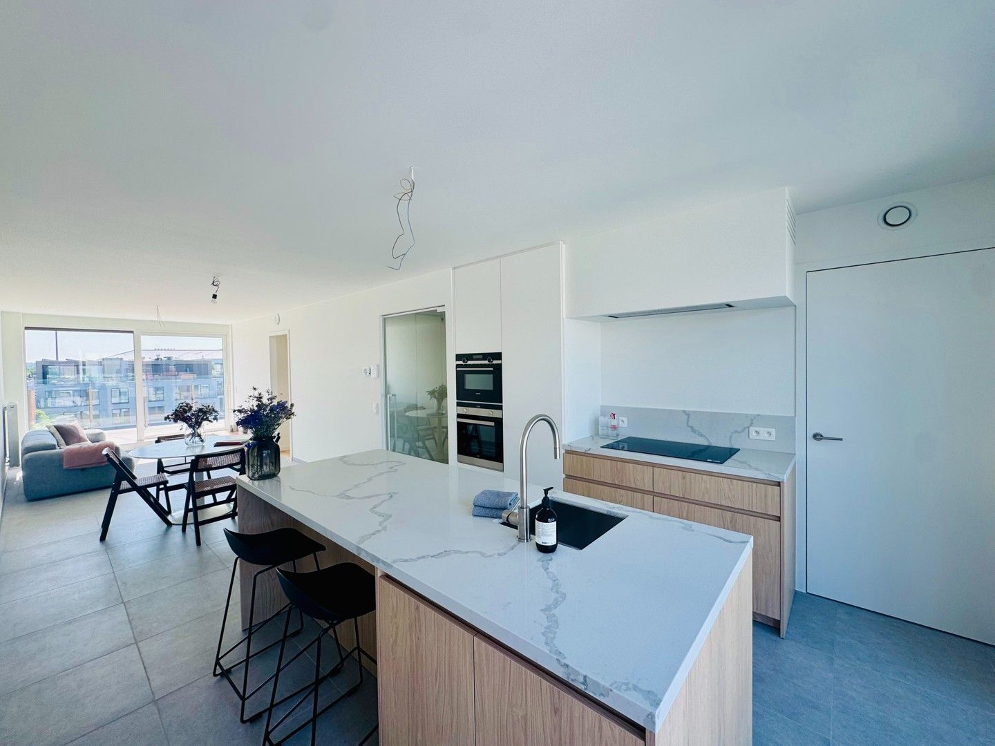 Subliem appartement in het bruisende hart van Waregem! foto 4