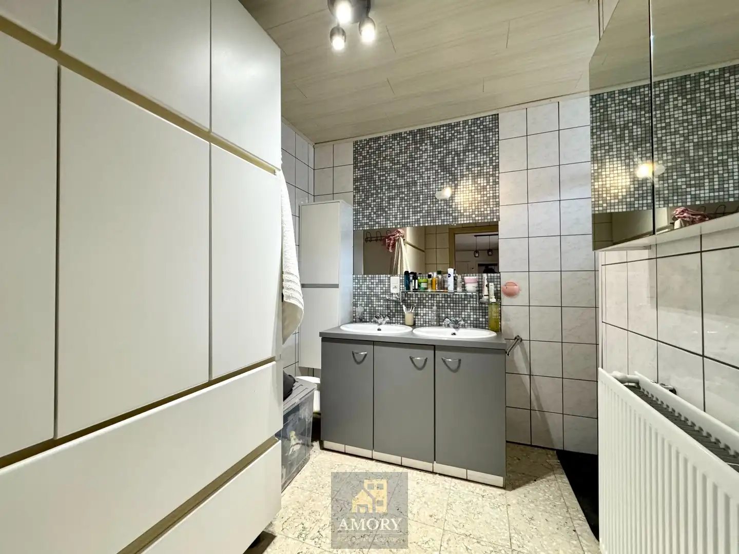 Halfopen woning met dubbele garage foto 6