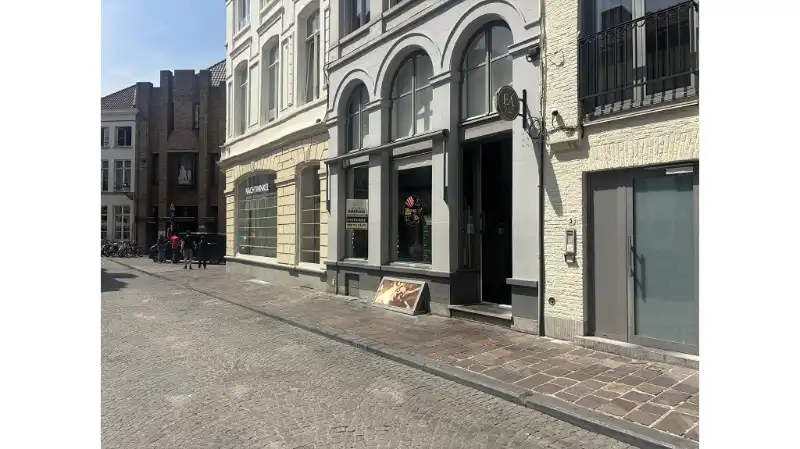 Overname instapklaar Beauty Salon - Hairstyling, Nagelstudio en Massage in Brugge foto 12