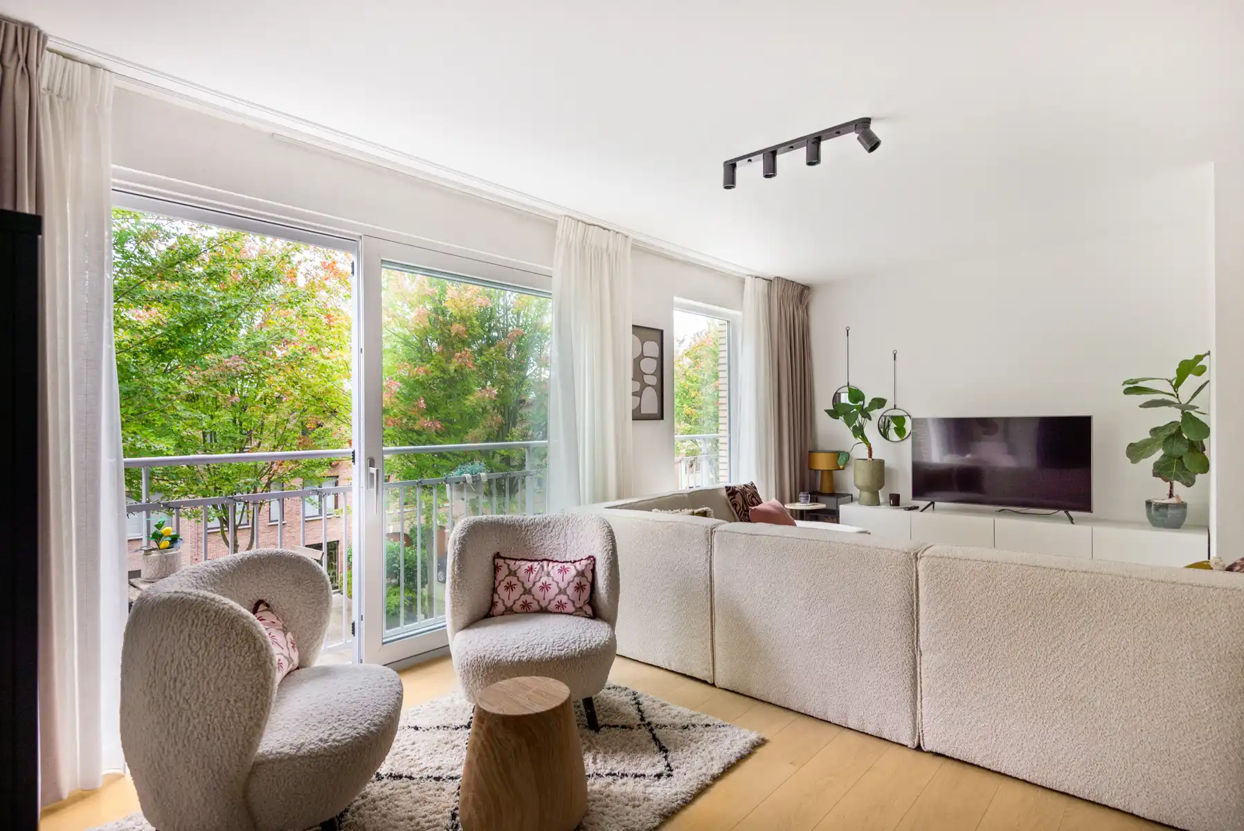 Atypisch ruim appartement met drie slaapkamers foto 8