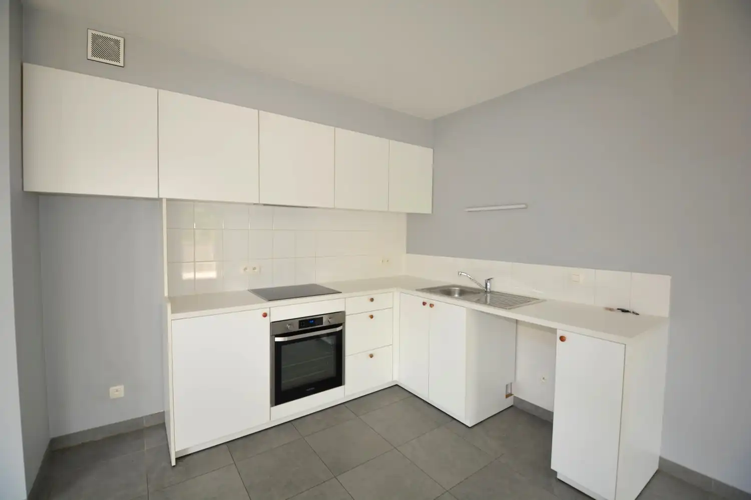 APPARTEMENT MET 2 SLK, TERRAS EN PARKING! foto 5