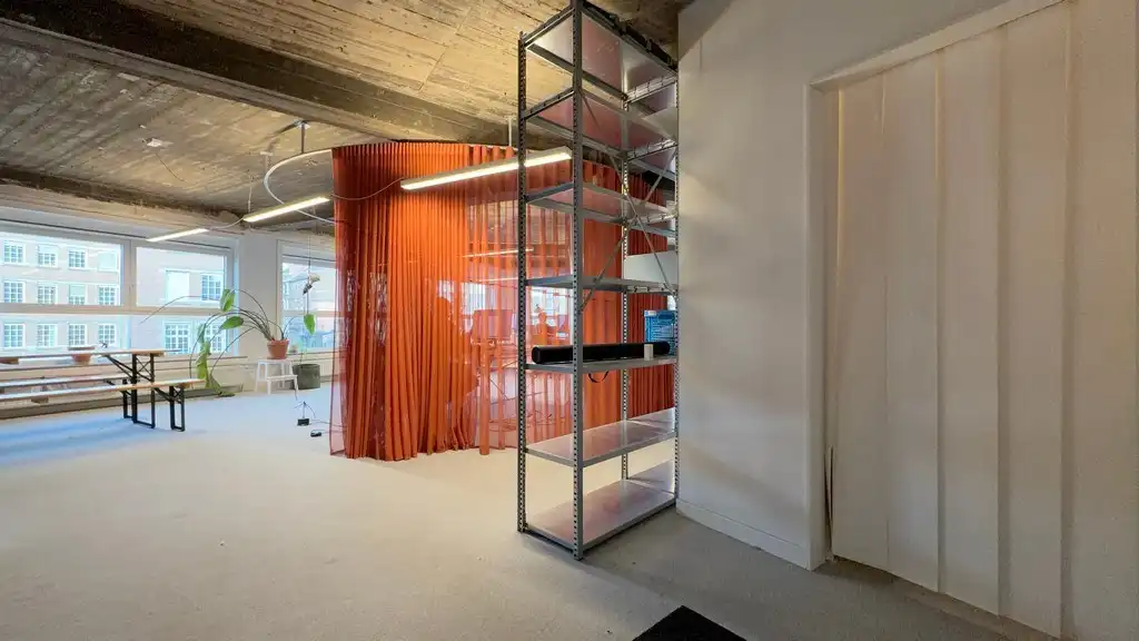 Lichtrijk kantoor te huur in hartje Gent foto 11