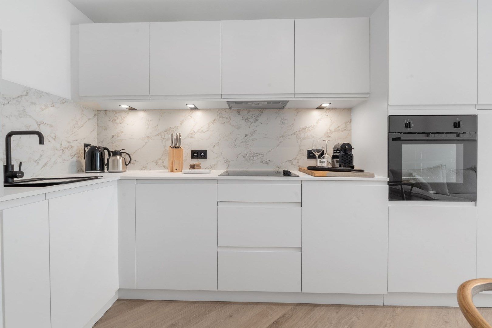 VOLLEDIG GERENOVEERD EN ZONNIG APPARTEMENT MET  ZIJDELINGS ZEEZICHT foto 6