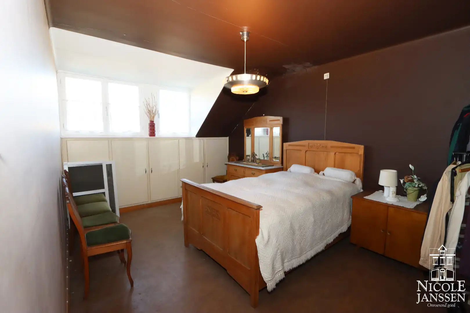 Op te frissen stadswoning met zes slaapkamers en gezellige stadstuin foto 10