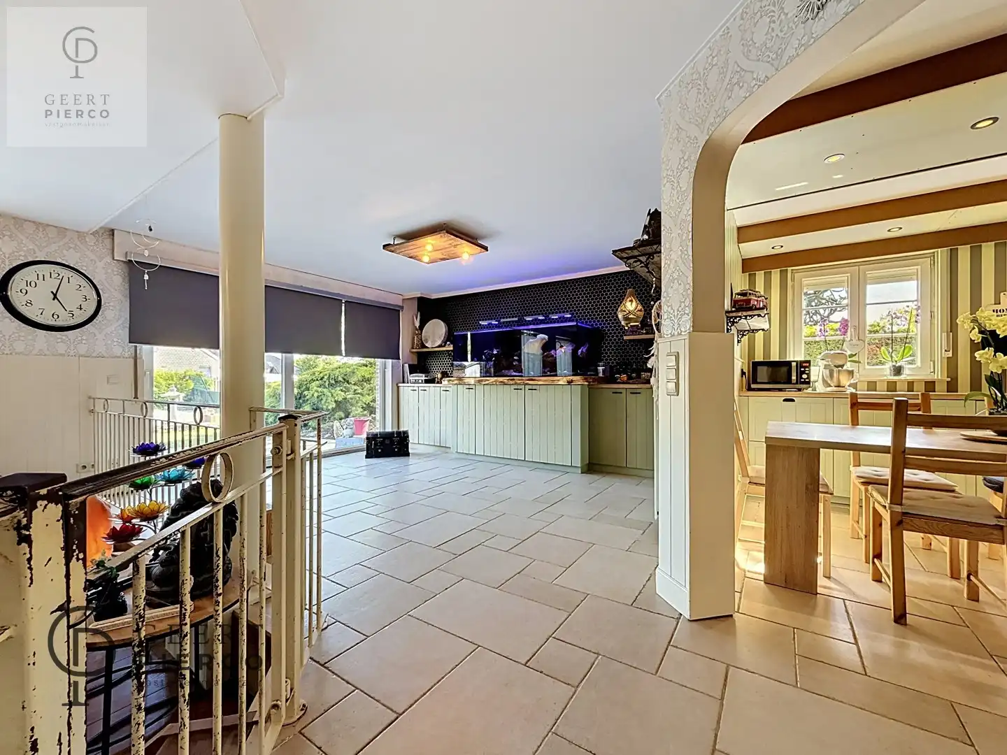 Knappe woonst op toplocatie foto 8