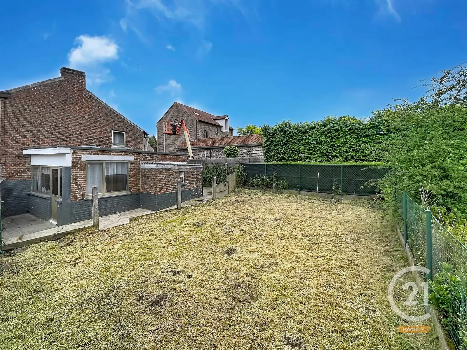 Te renoveren woning met werkplaats en vele mogelijkheden foto 4