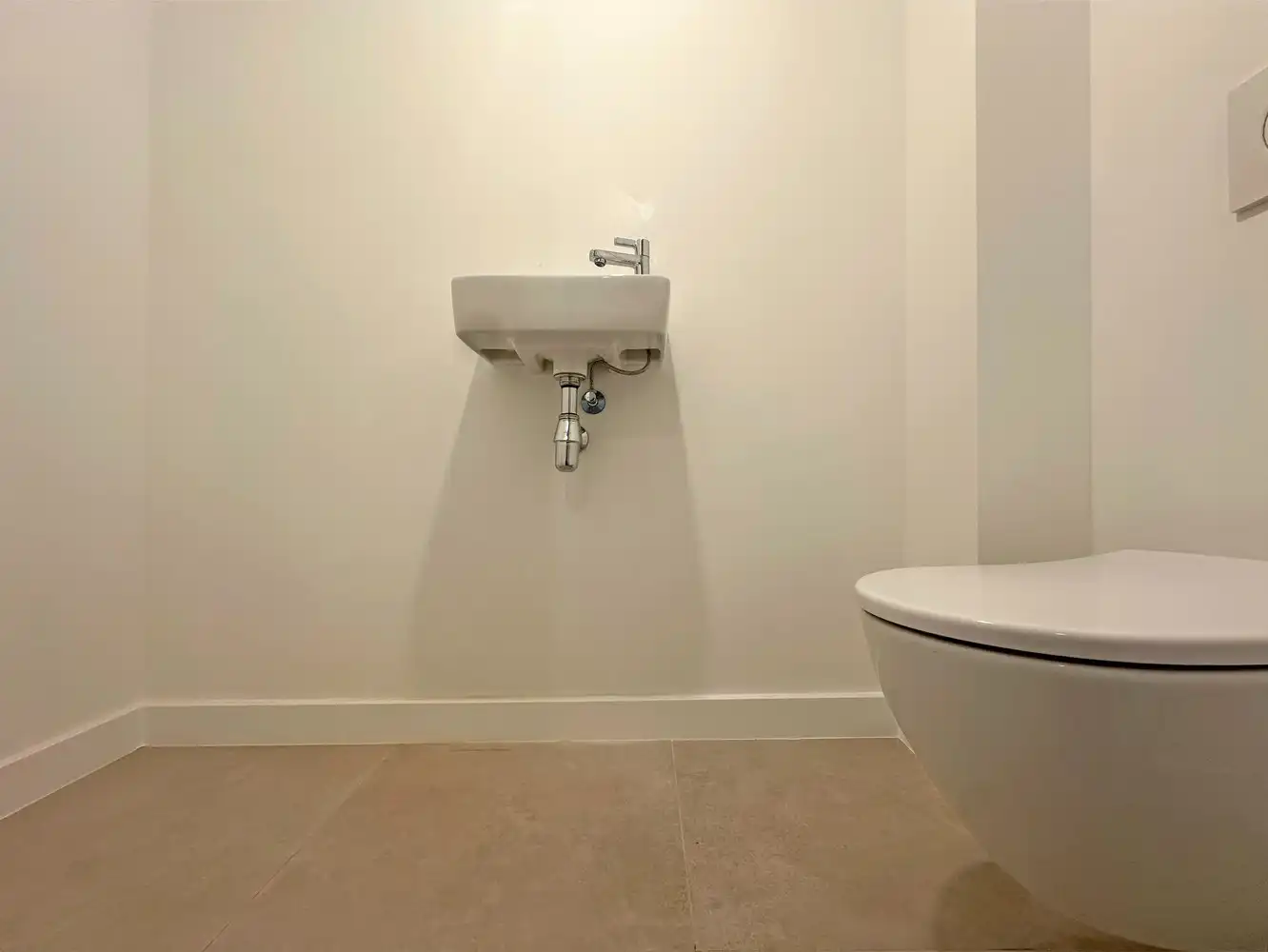 Volledig gerenoveerd appartement met twee slaapkamers op de grens van Borgerhout en Berchem! foto 7