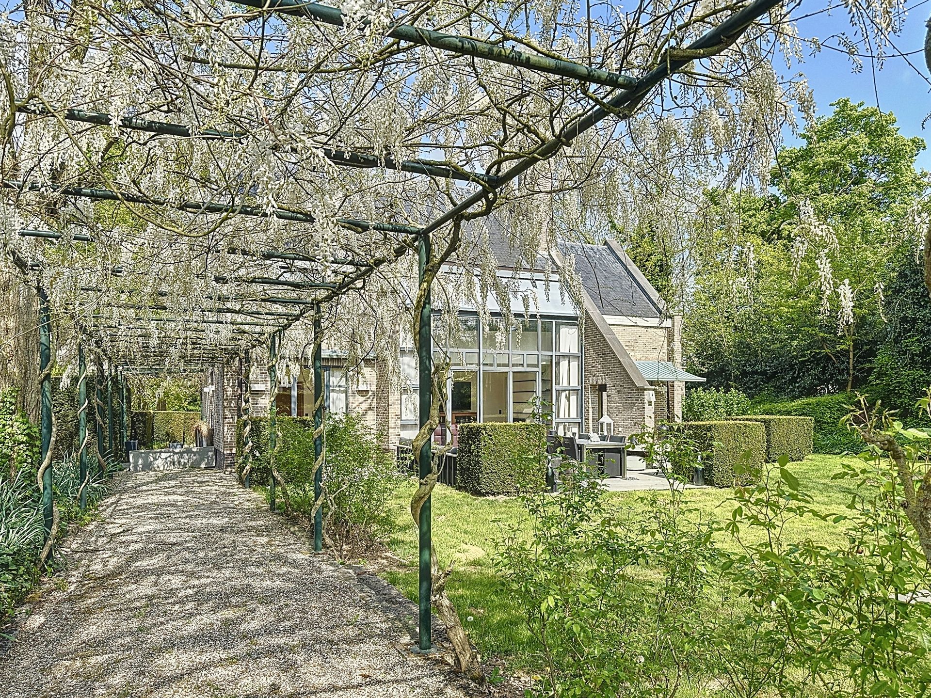 Tijdloos landhuis op meer dan 40a aan rand van het dorp foto 4