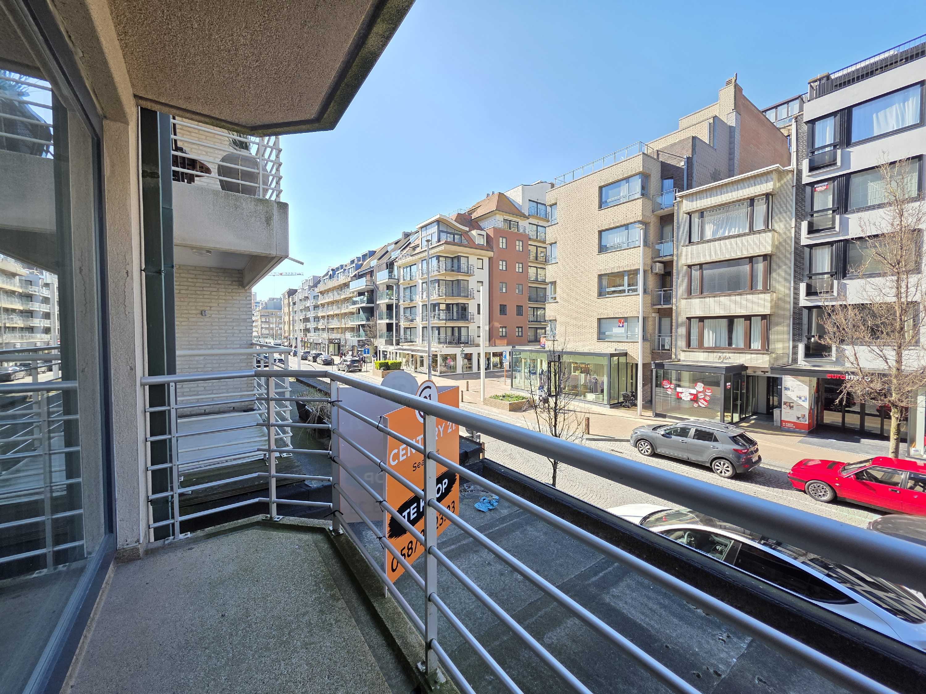 Instapklaar appartement type doorloper met 2 terrassen te Nieuwpoort-Bad. foto 3