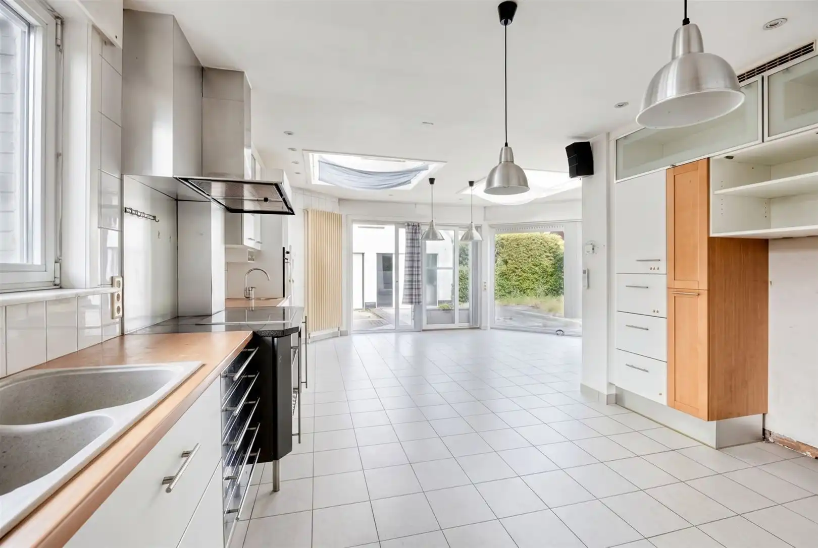 Villa met achterliggend kantoorgebouw foto 12