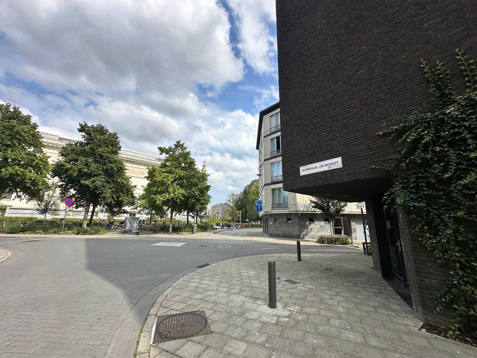 Prachtig hoekpand met maximale zichtbaarheid foto 2