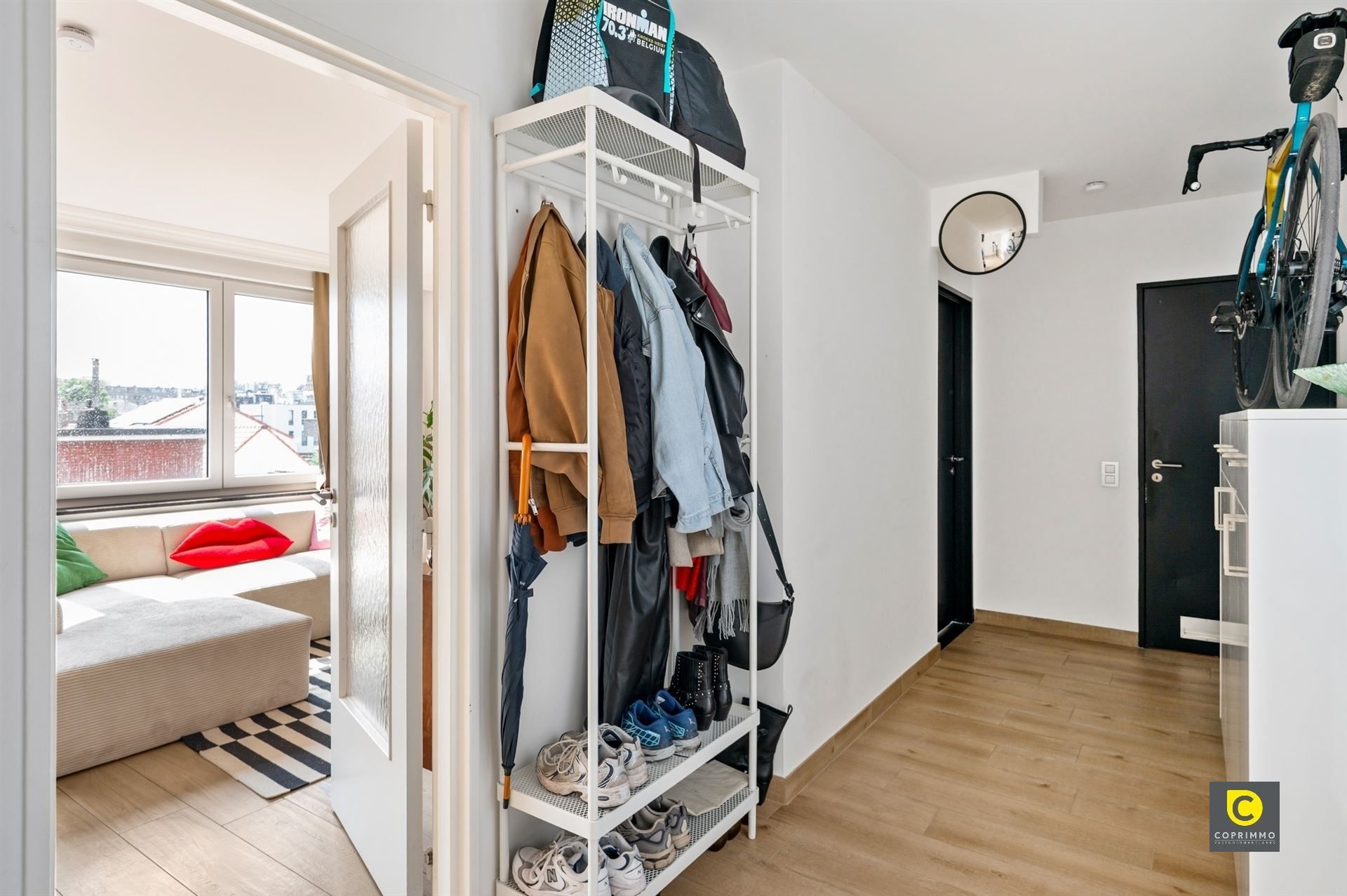 Lichtrijk 2 slpk app met airco te Oud Berchem! foto 7