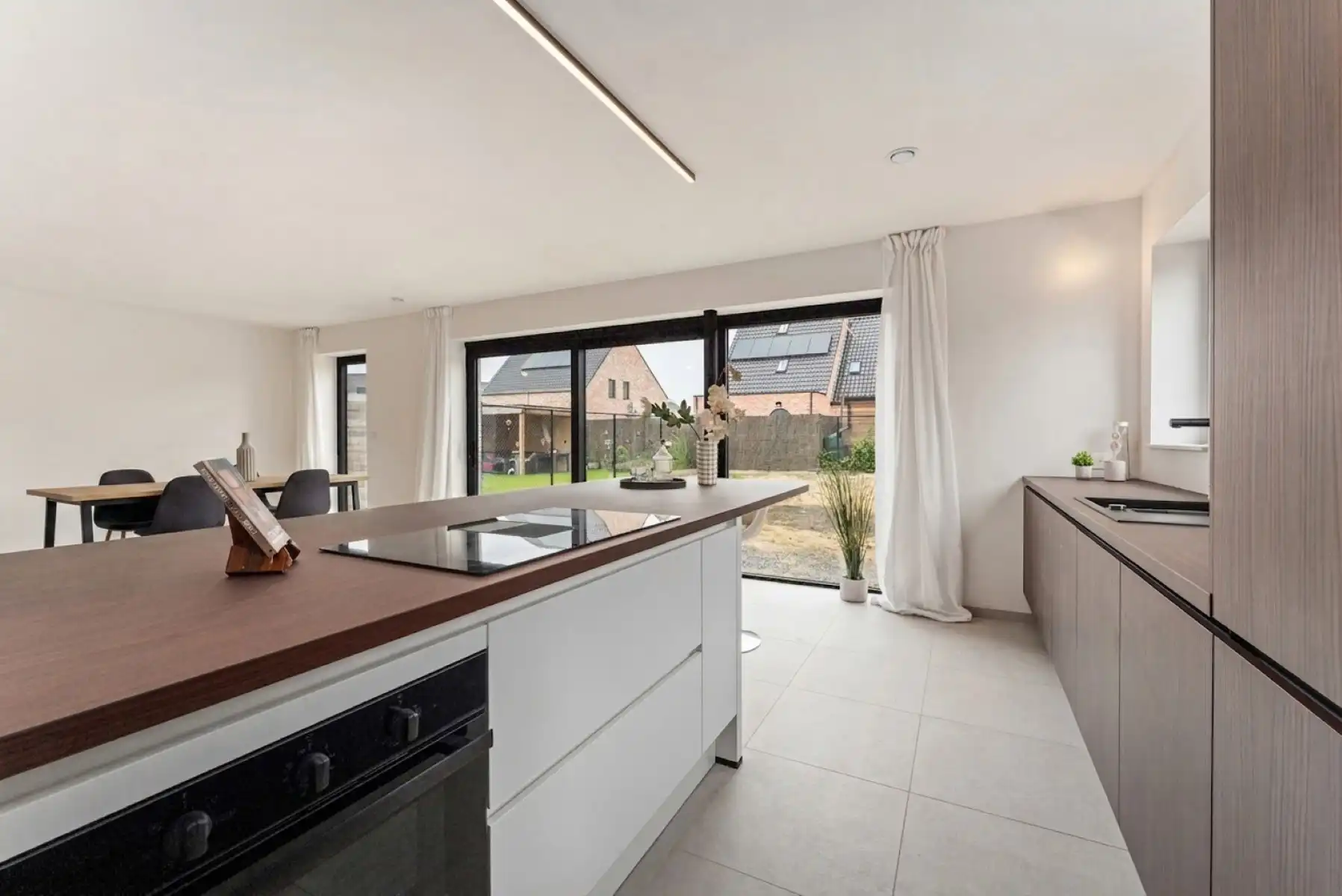 Moderne, halfopen woning foto 6