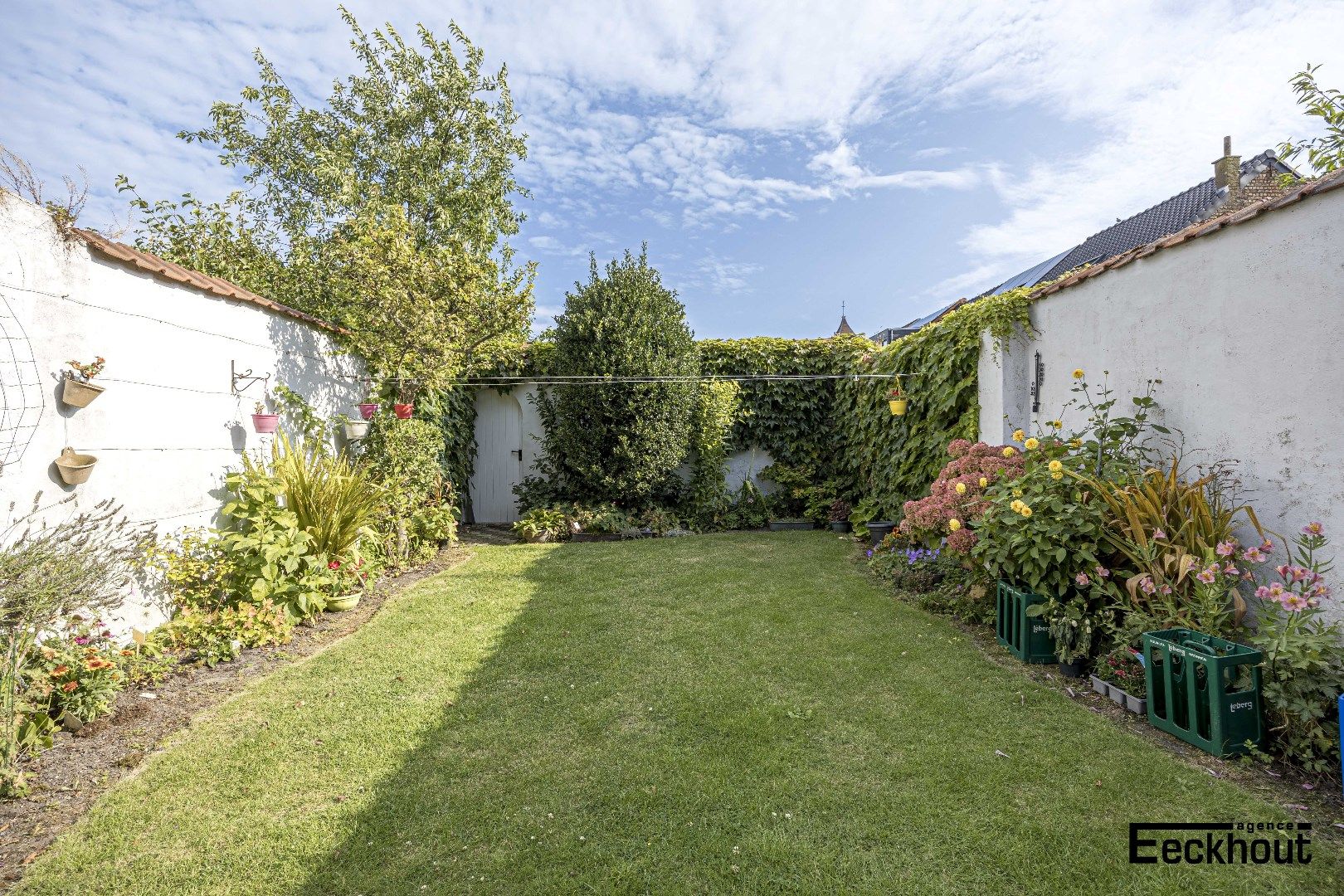Ruime woning met tuin, terras en 3 slaapkamers met open zicht op de vaart! foto 6