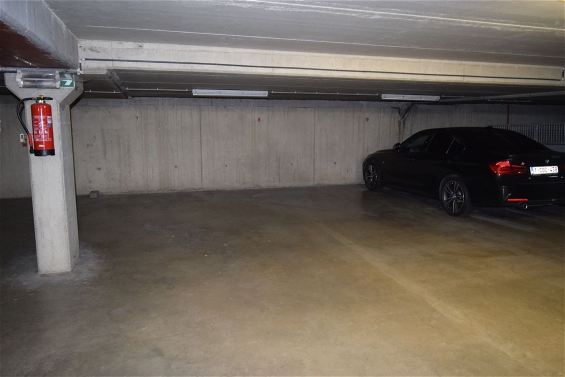 Parking/Garagebox foto {{pictureIndex}}
