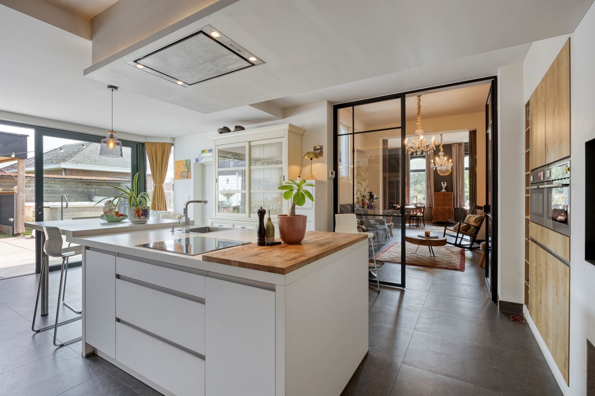 Prachtig gerenoveerde serristenwoning op prima locatie nabij centrum foto 10