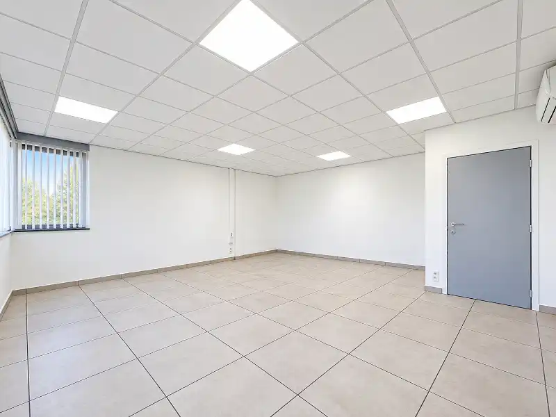 TE HUUR: (Antwerpen) kantoor foto 4