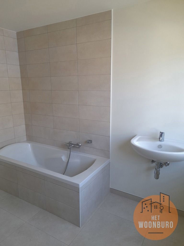 Nieuwbouwwoning met 3 slaapkamers en tuin foto 8