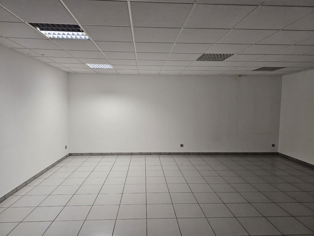 Vlot bereikbare kantoorruimte op de eerste verdieping. foto 2