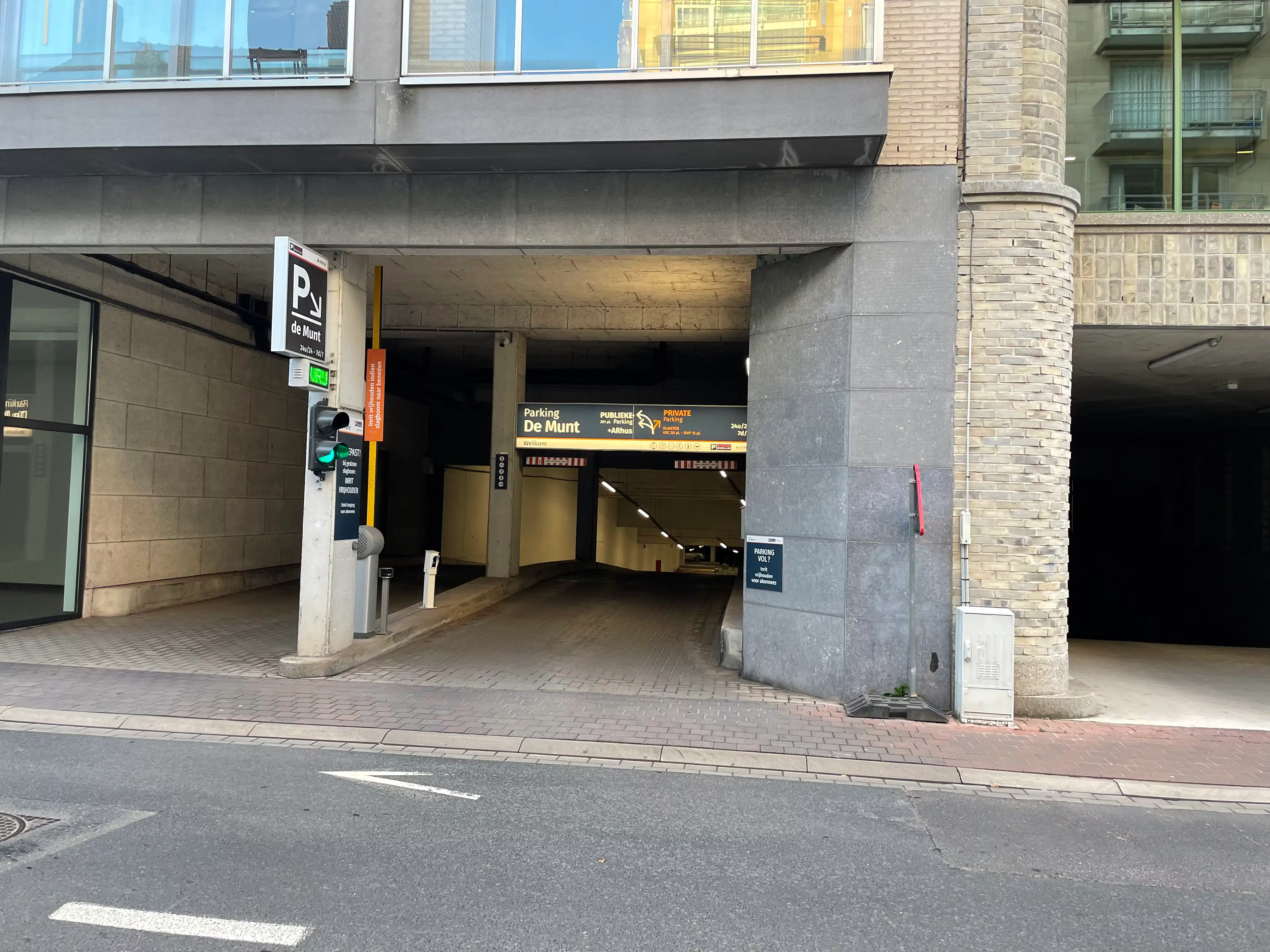 AUTOSTANDPLAATS 'De Munt' foto 2