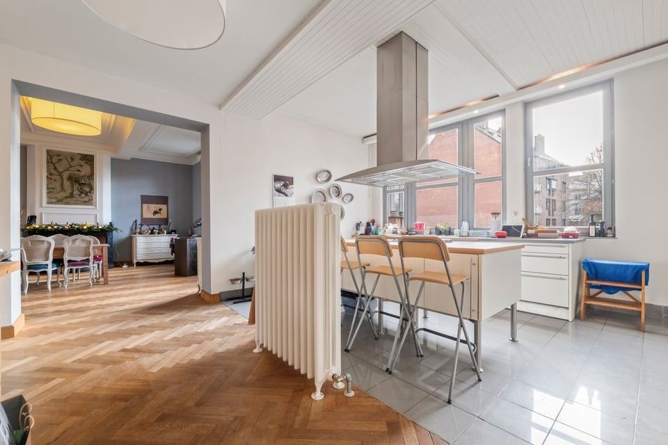 ICONISCH HANDELSPAND MET LUXUEUZE WOONST OP DE GROTE MARKT VAN SINT-TRUIDEN foto 6