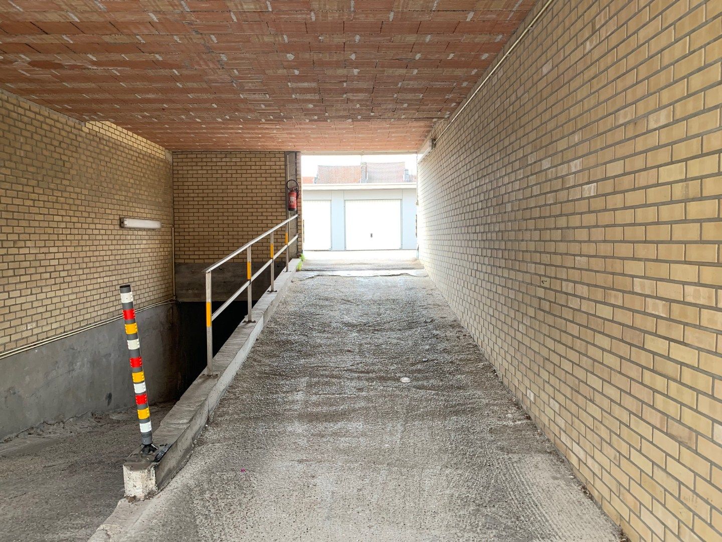 Garagebox te huur gelegen aan de Kroonlaan  foto 6