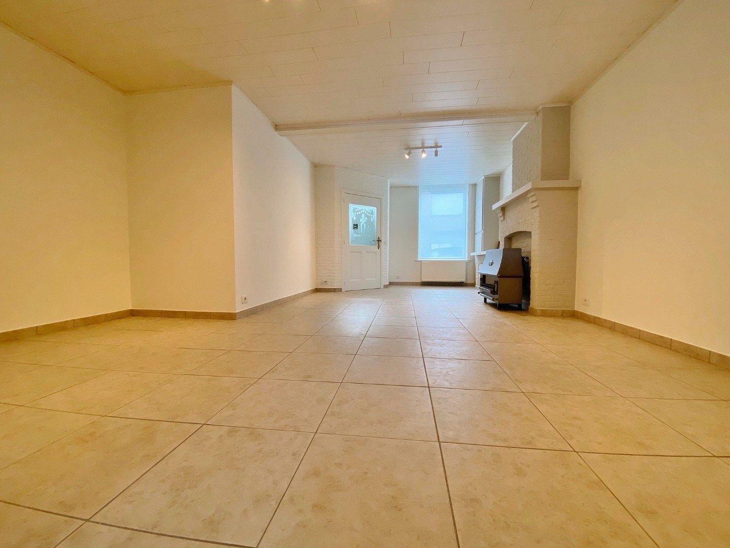 Vernieuwde woning met garage, tuin en uitweg in de dorpskern.  foto 4