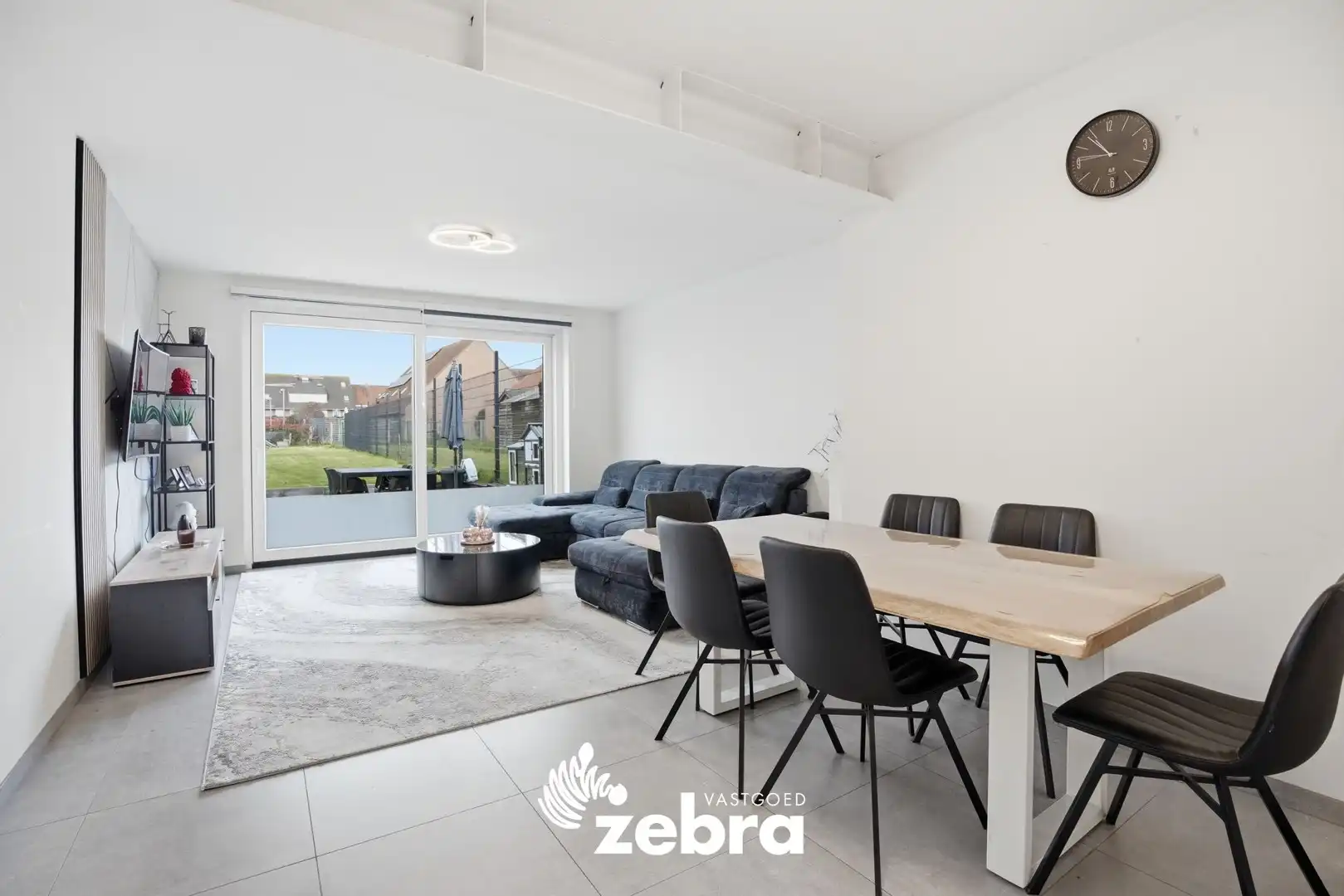 Gerenoveerde rijwoning met uitweg te Roeselare! foto 4