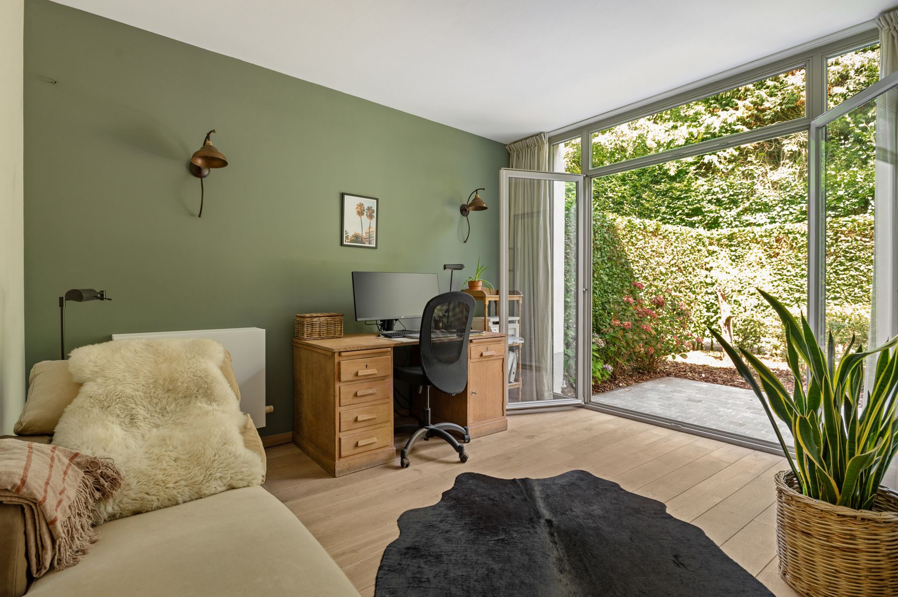 UNIEKE INSTAPKLARE WONING MET ZWEMBAD foto 13