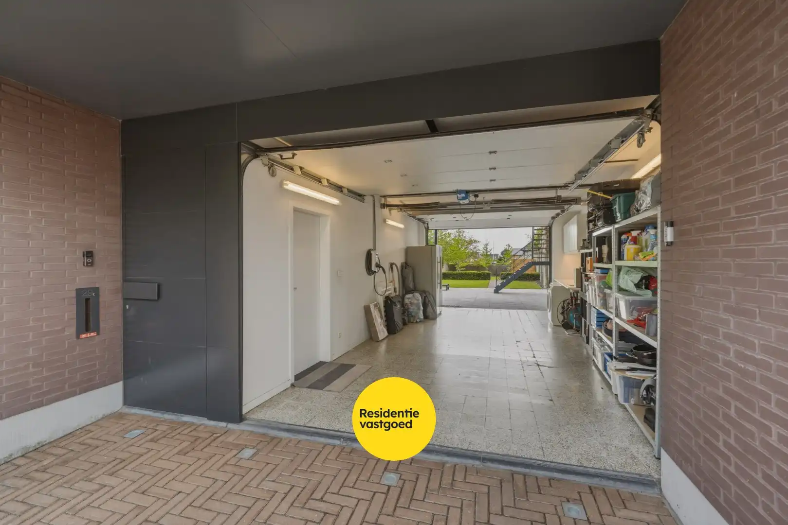 Ruime instapklare woning met zongerichte tuin in hartje Oudenburg foto 29