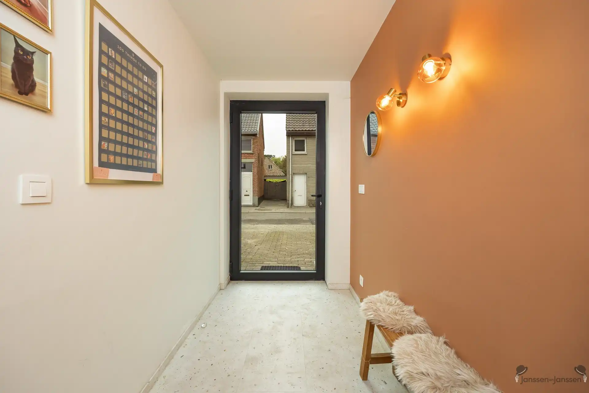 Instapklare, energiezuinige & volledig vernieuwde rijwoning foto 2