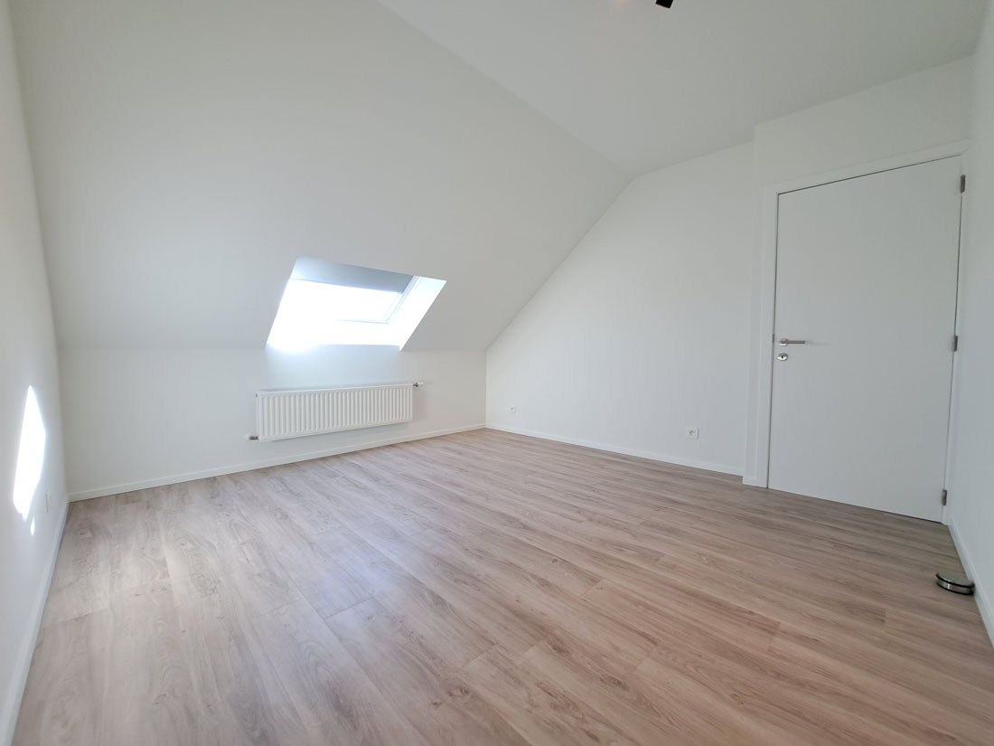 Instapklaar ruim duplex appartement te Rekem foto 18