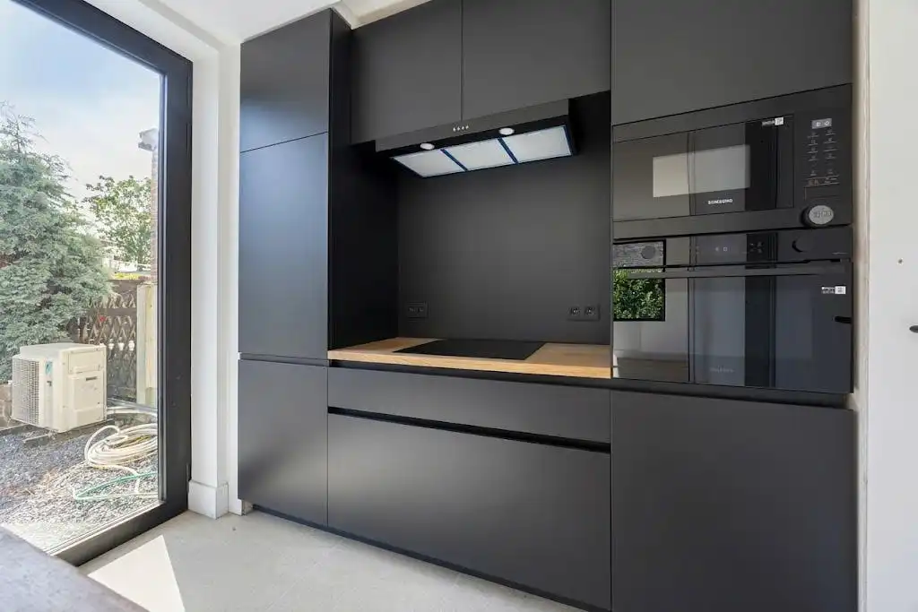 Volledig gerenoveerde halfopen woning in hartje Ertvelde foto 7