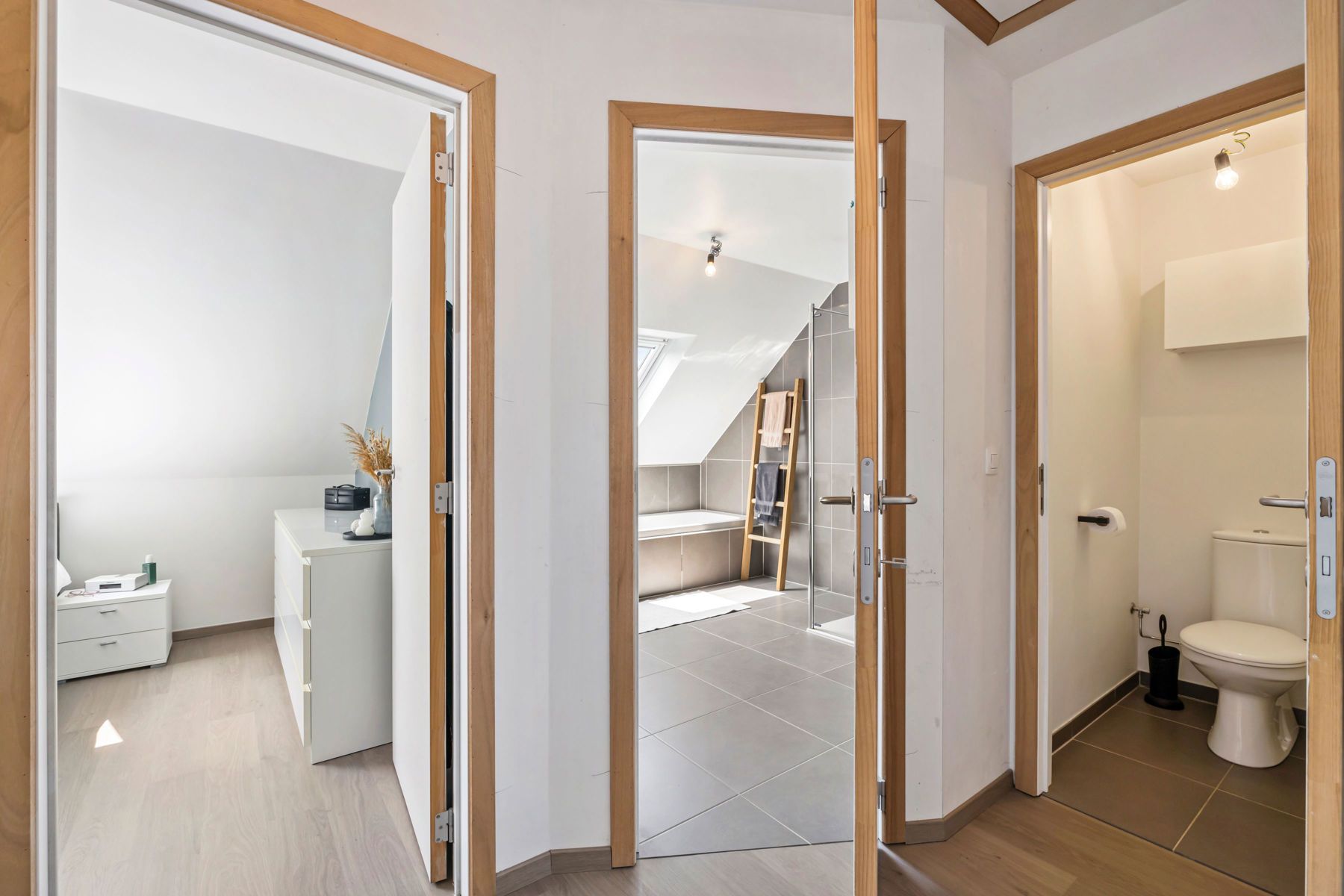 Instapklare woning met tuin, zonnepanelen en 3 slpks foto 12