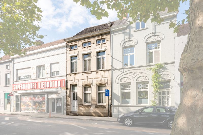 Hoofdfoto van de publicatie: Te renoveren burgerwoning met enorm potentieel in hartje Roeselare