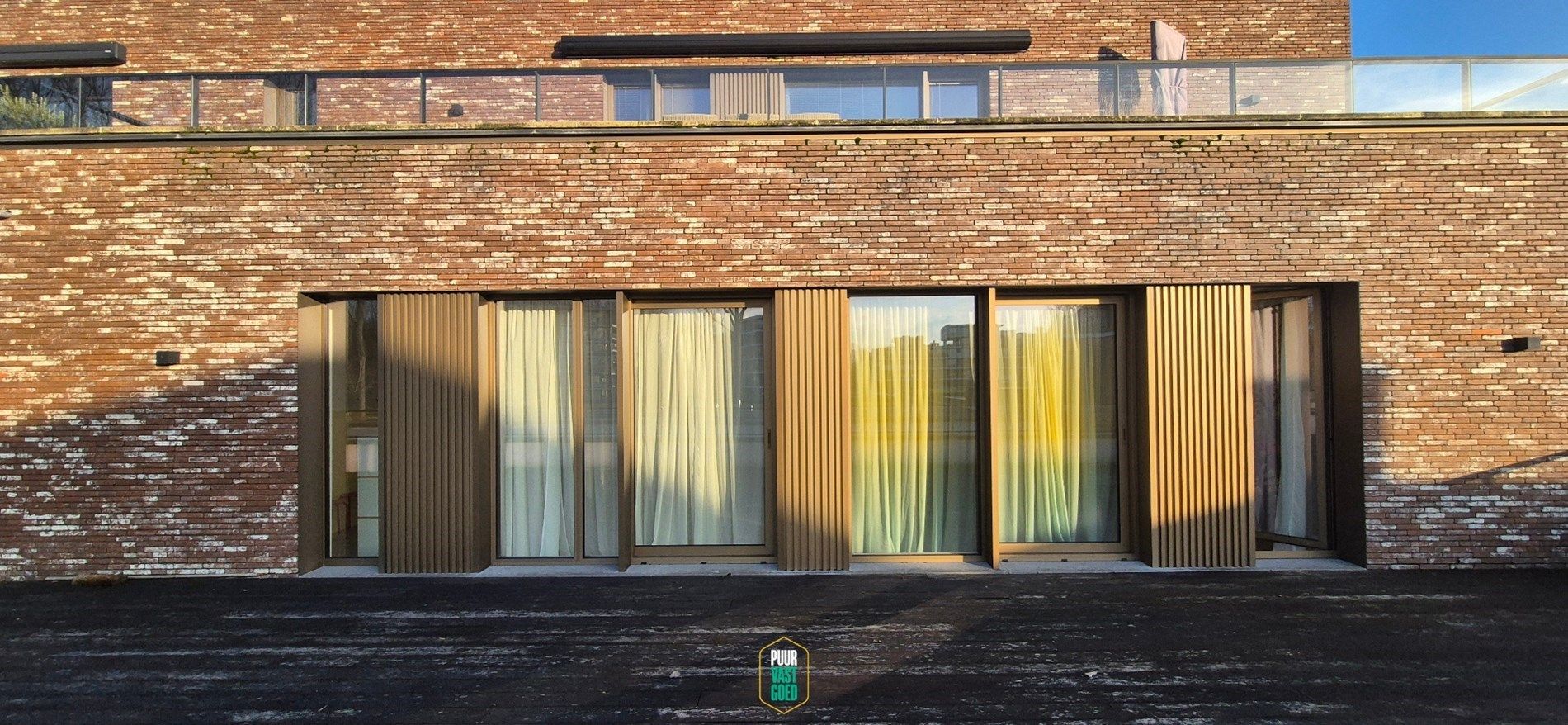 Recent kantoor / praktijk ... met veel mogelijkheden, visibiliteit en riant terras op 1ste verdieping. foto 10