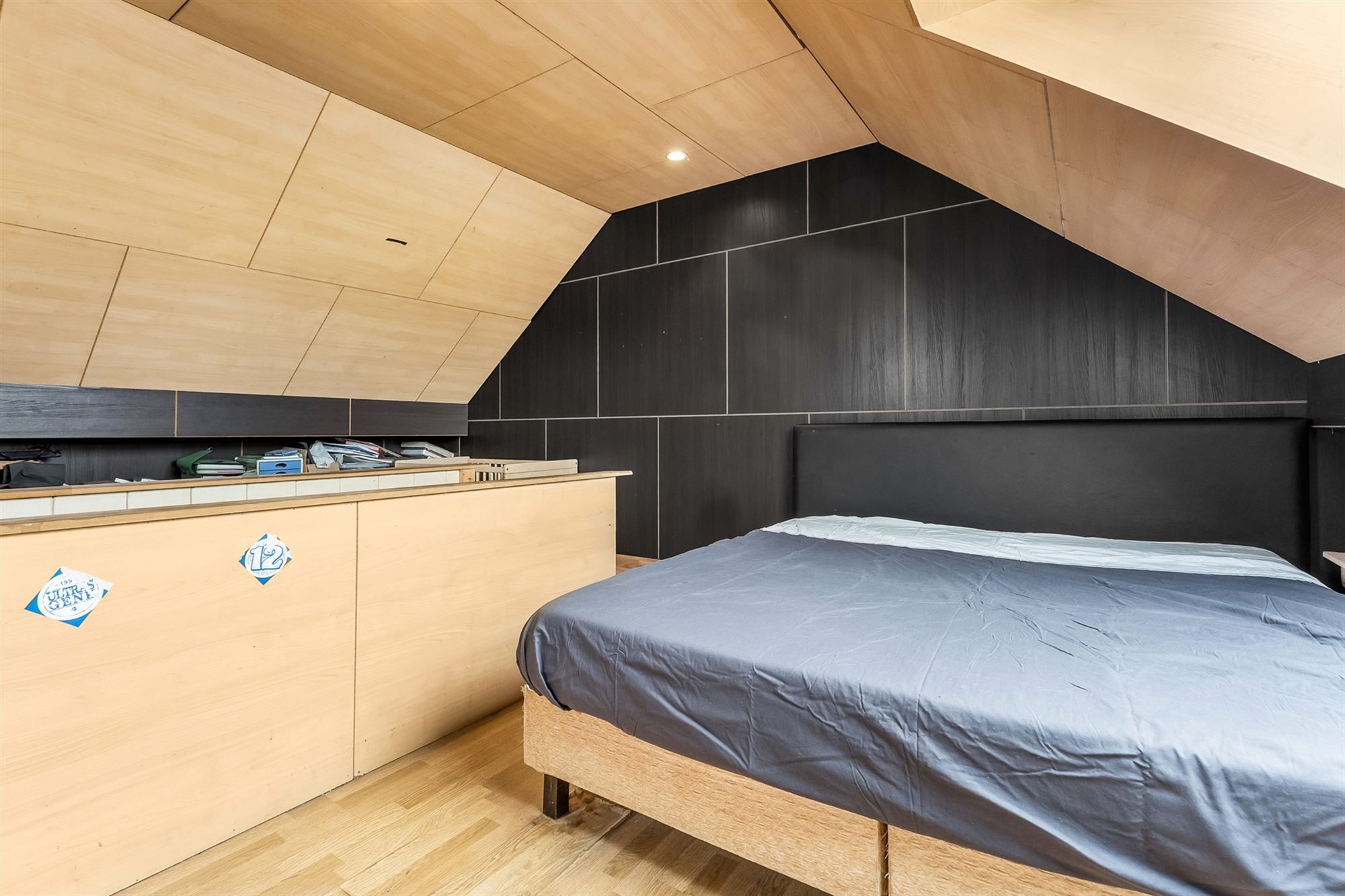 TE RENOVEREN WONING OP 12A86CA MET  RUSTIGE DOCH CENTRALE LIGGING IN STAL foto 15