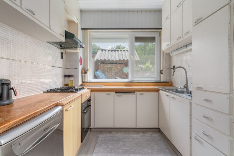 Woning met ruime tuin - dubbele garage achteraan! foto 7
