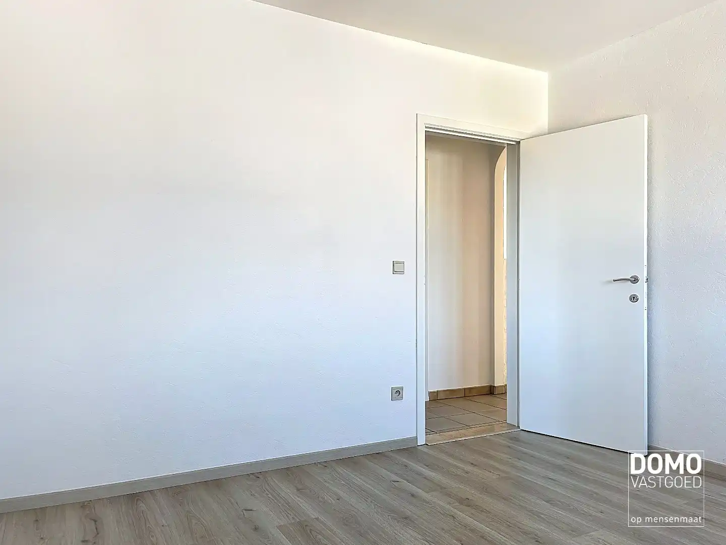 LICHTRIJK APPARTEMENT MET 2 SLAAPKAMERS EN GARAGEBOX foto 7