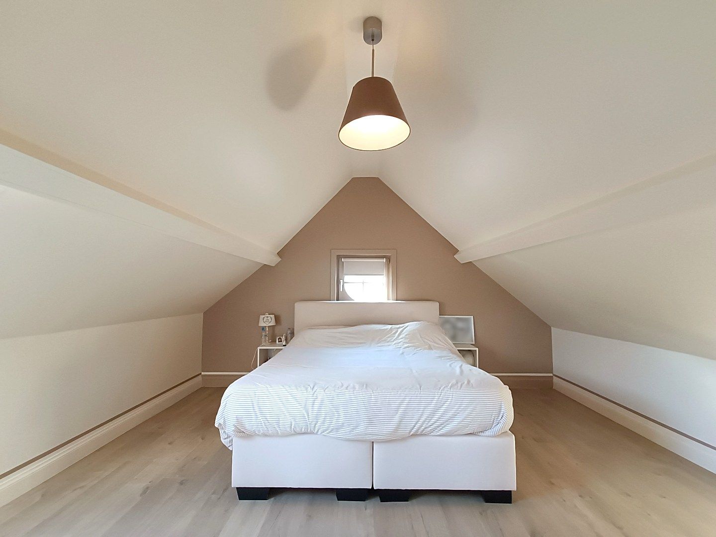 Gerenoveerde woning met garage in het centrum van Heist. foto 20