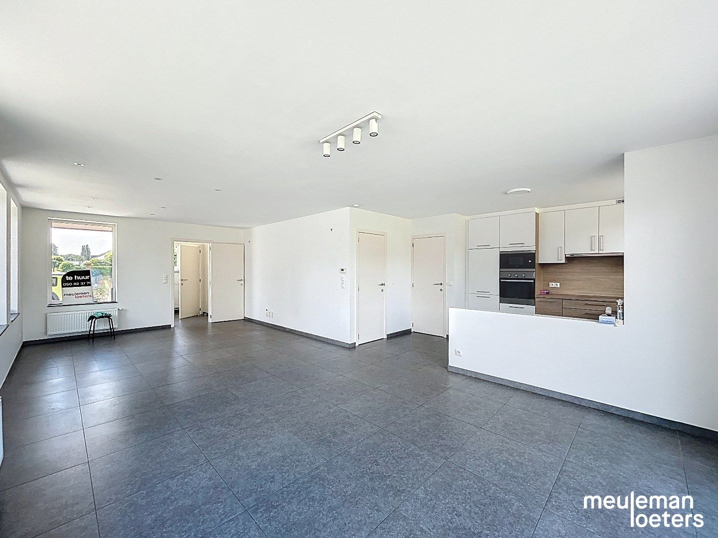 Ruime gezinswoning met garage foto 5