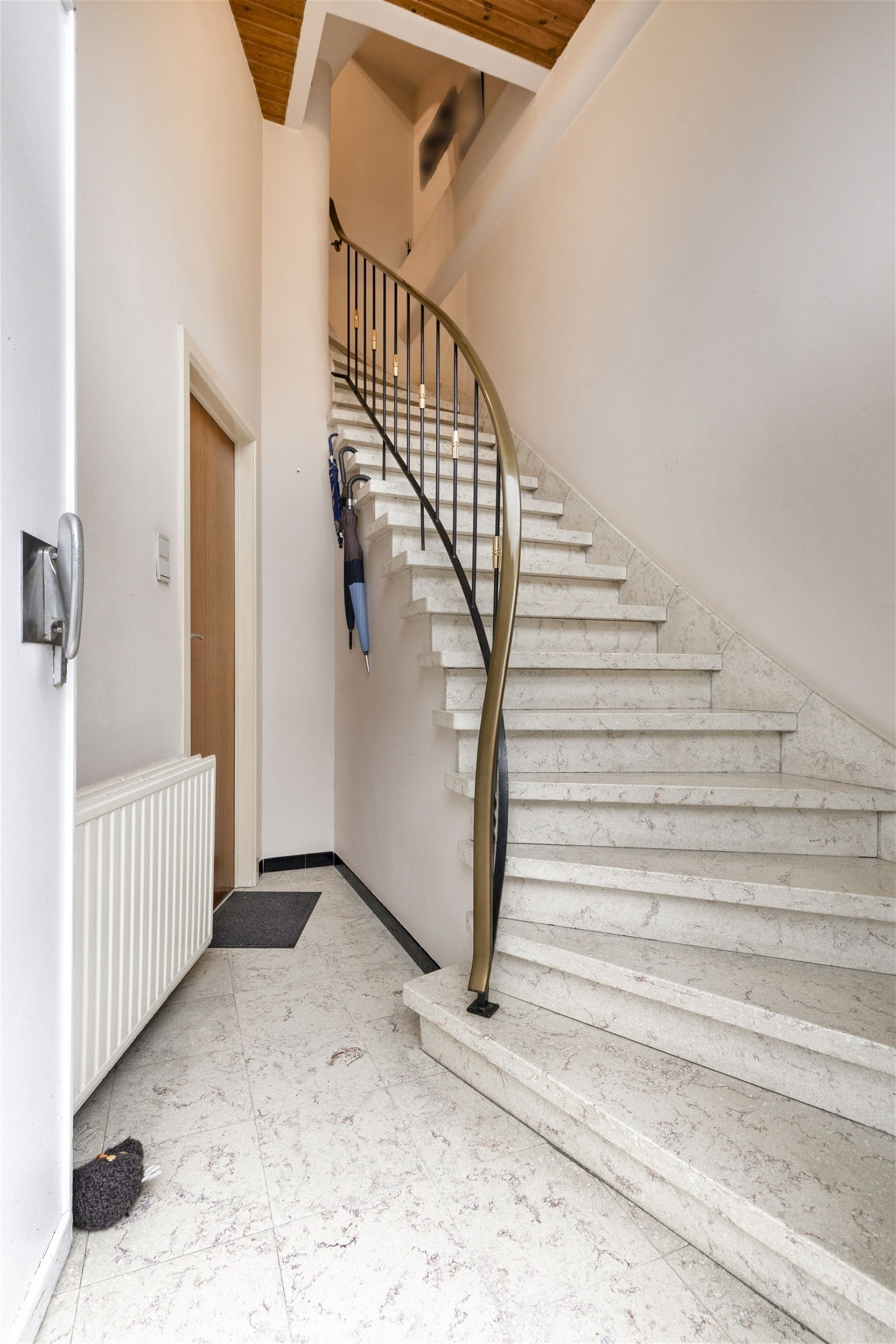 Ruime woning met 4 kamers, groot terras en uitzonderlijke garage! foto 9