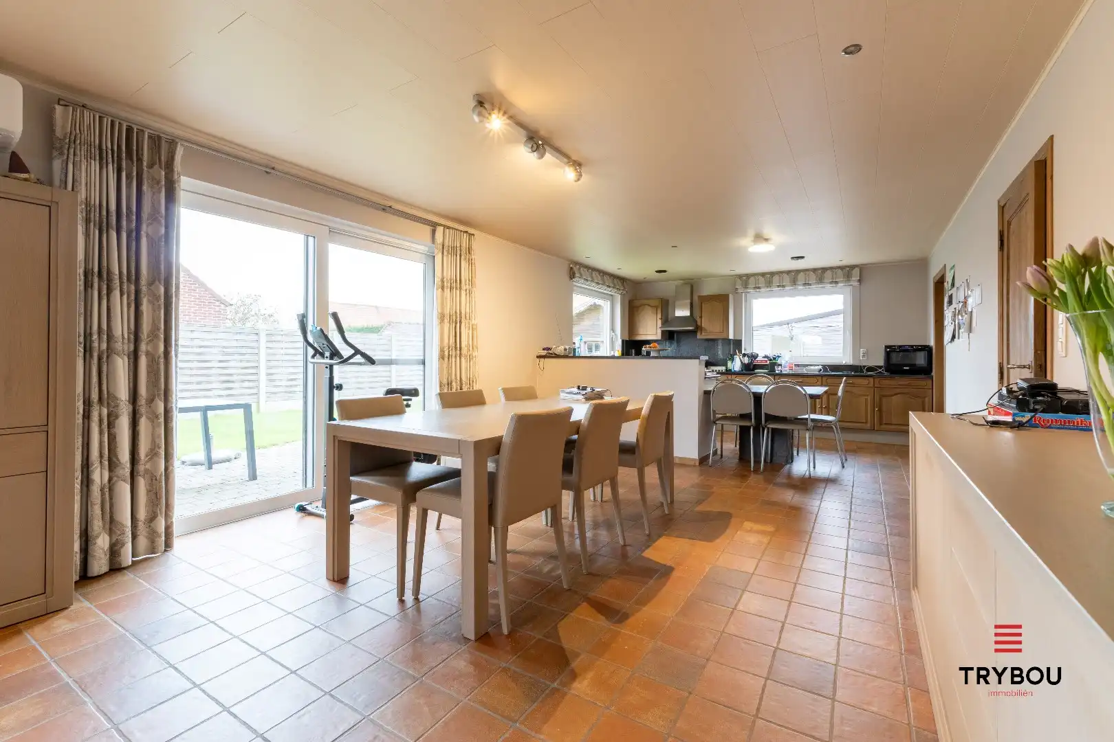 Instapklare gezinswoning met ruime tuin en dubbele garage in Poelkapelle foto 7