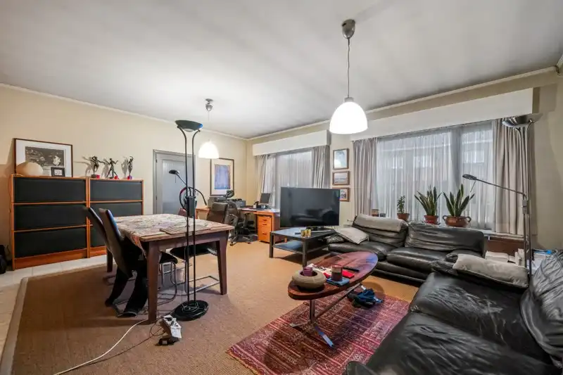Karaktervolle hoekwoning met 5 slaapkamers en polyvalente handelsruimte foto 4