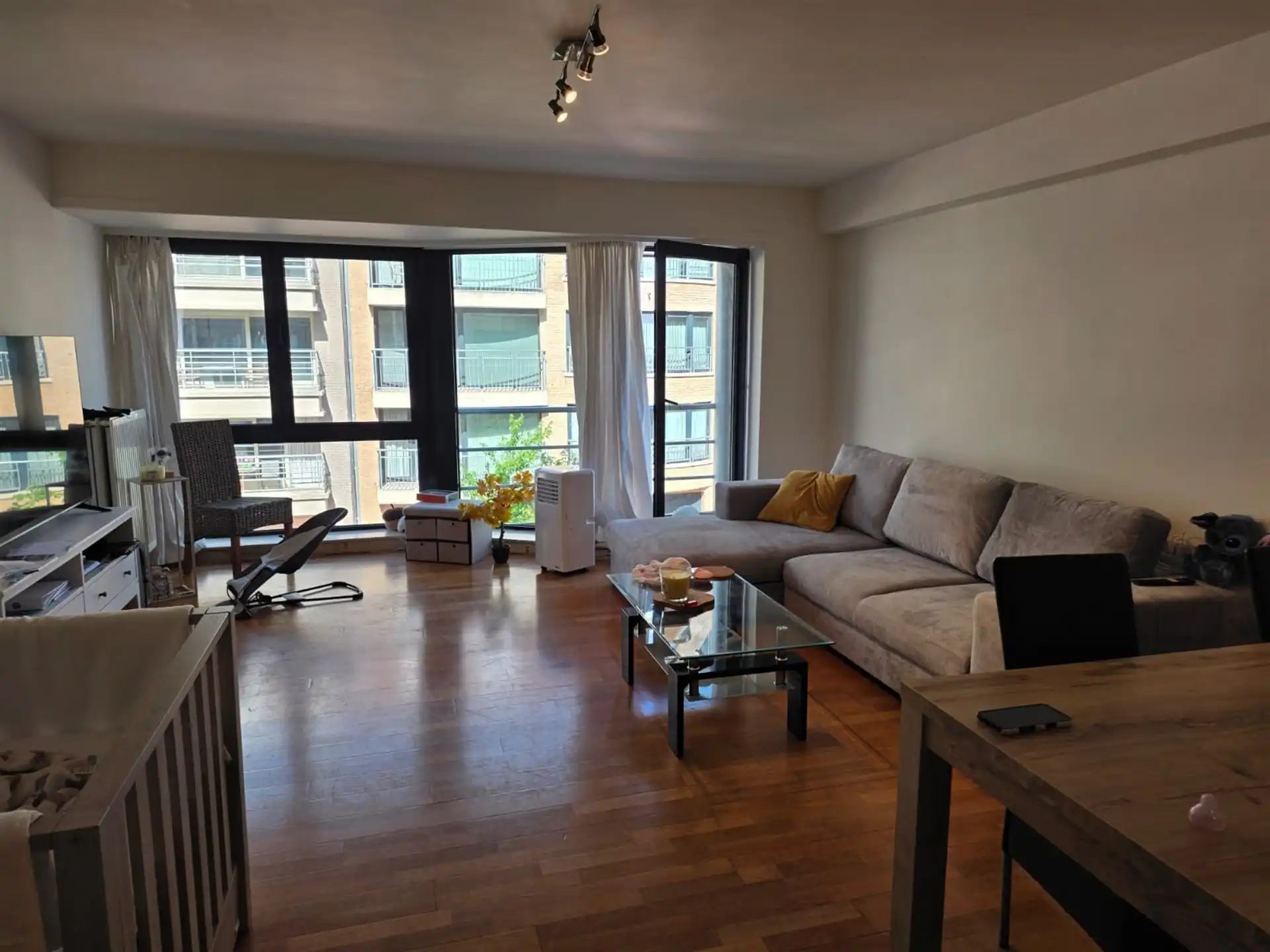 Lichtrijk 2-slaapkamerappartement met terras foto 2